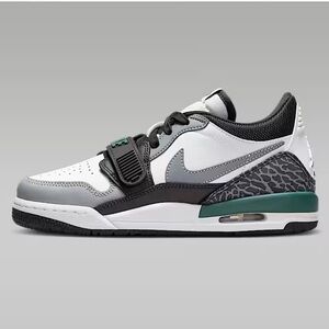 EUC Jordan Legacy 312 Low